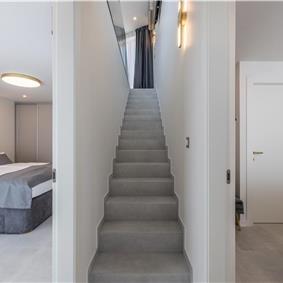 4 bedroom villa with heated pool and sea view in Vinišće, sleeps 8